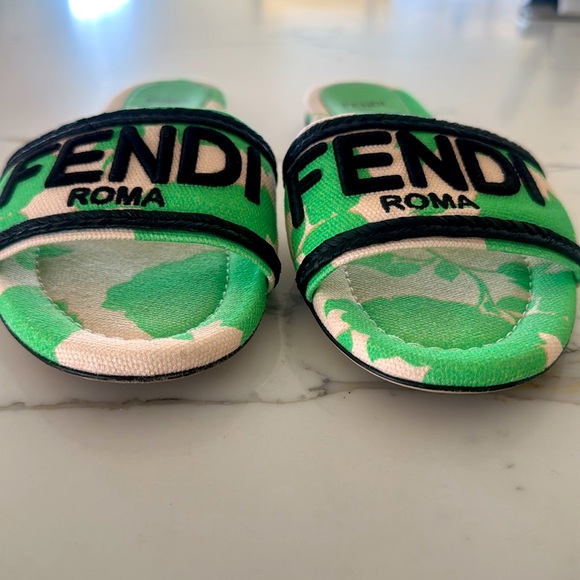 Authentic Fendi Women’s Signature Canvas Slide Sandals in Green size 38 - Picture 3 of 6